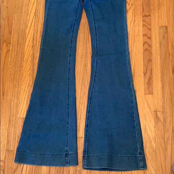 Med Wash Kick Flare Jean - Picture 3 of 4